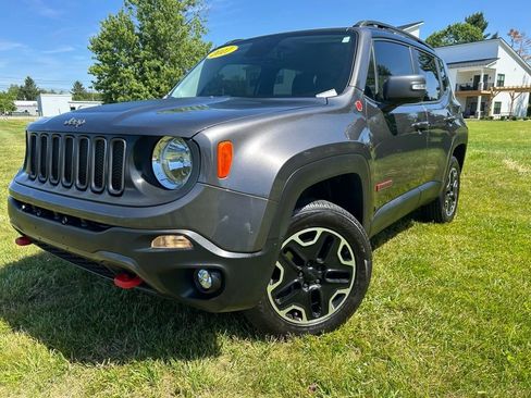 Used 2017 Jeep Renegade Trailhawk AWD/4WD image 9