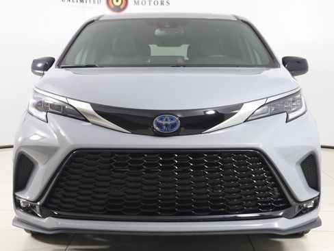 Used 2024 Toyota Sienna XSE image 54