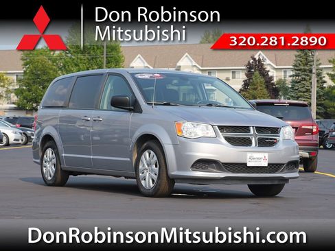 Used 2018 Dodge Grand Caravan SE w/ UConnect Hands-Free Group FWD image 1