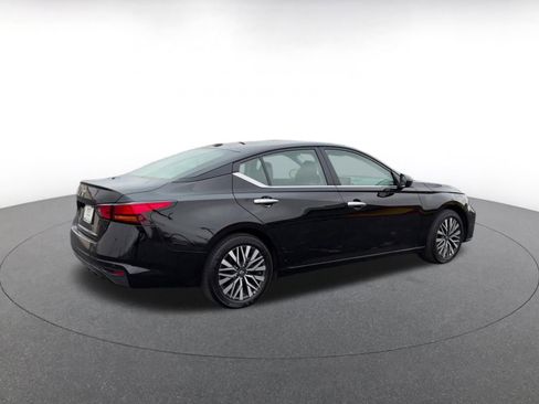 Used 2025 Nissan Altima 2.5 SV image 15