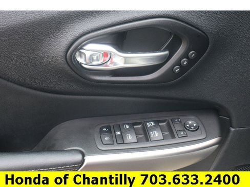 Used 2022 Jeep Cherokee Limited image 20