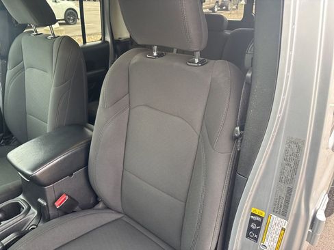 Used 2023 Jeep Gladiator Sport image 13