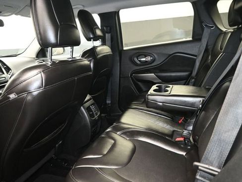 Used 2019 Jeep Cherokee Latitude Plus image 10