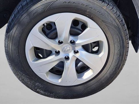 Used 2019 Toyota RAV4 LE FWD image 16