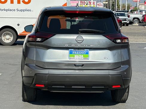 Used 2024 Nissan Rogue SV image 7