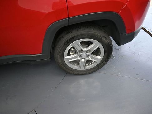 Used 2024 Jeep Compass Latitude w/ Altitude Special Edition image 17