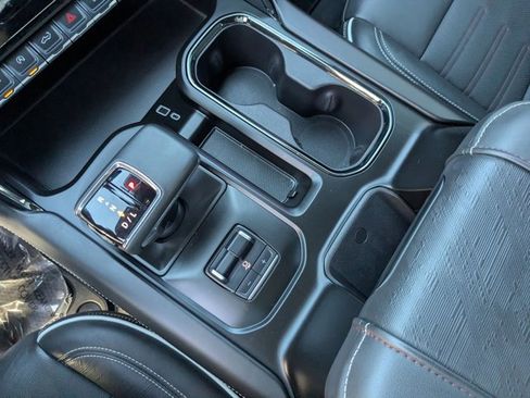 Used 2024 GMC Sierra 1500 AT4X image 12