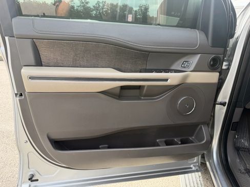 Used 2021 Ford Expedition Max Limited AWD/4WD image 22
