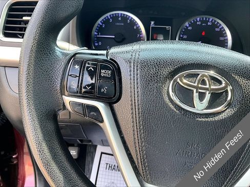 Used 2019 Toyota Highlander LE AWD/4WD image 13