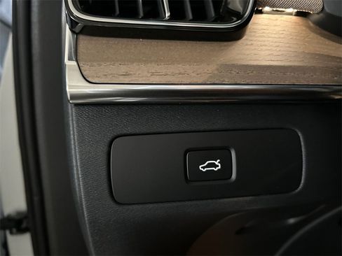 New 2026 Volvo XC90 B6 Plus w/ Protection Package Premier image 22
