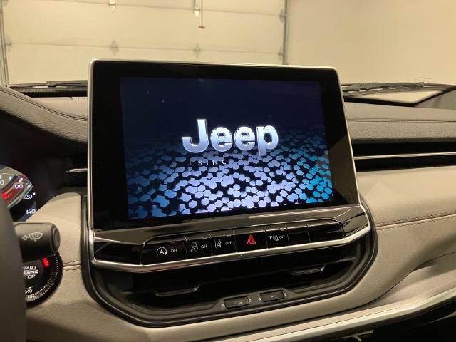 Used 2025 Jeep Compass Limited AWD/4WD image 39