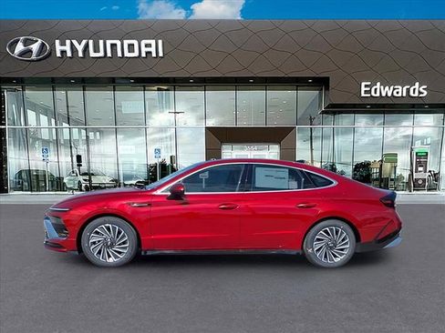 New 2025 Hyundai Sonata Limited image 3