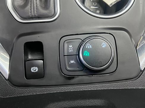 Used 2020 Chevrolet Traverse LT w/ Driver Confidence II Package image 23