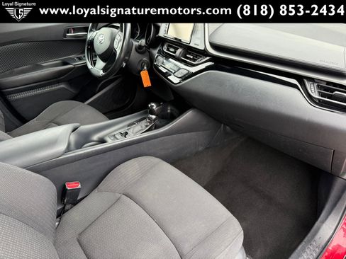 Used 2018 Toyota C-HR XLE FWD image 26