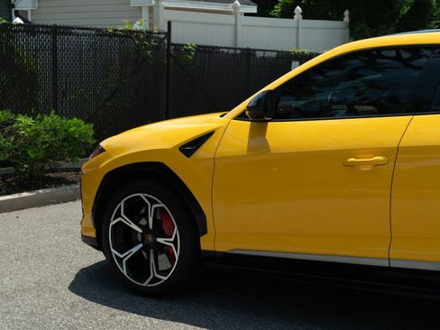 Used 2021 Lamborghini Urus AWD/4WD image 29