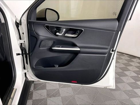 Used 2024 Mercedes-Benz GLC 300 image 23