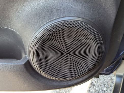 Used 2020 Nissan Kicks SR w/ SR Premium Package image 18