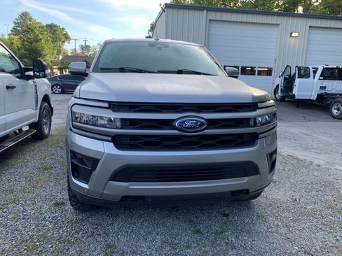 Used 2022 Ford Expedition XLT AWD/4WD image 3