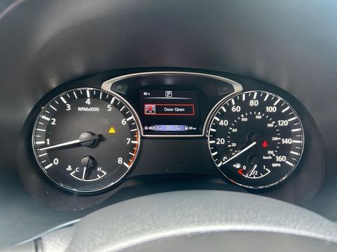 Used 2018 Nissan Pathfinder SL image 16