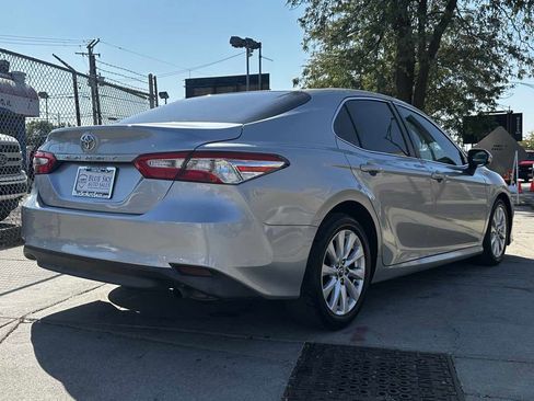 Used 2018 Toyota Camry LE image 4