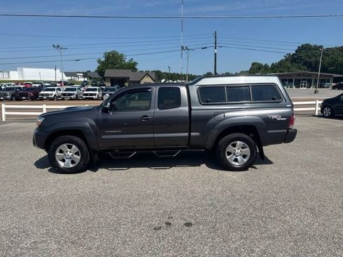 Used 2013 Toyota Tacoma 4x4 Access Cab V6 w/ TRD Sport Pkg image 1