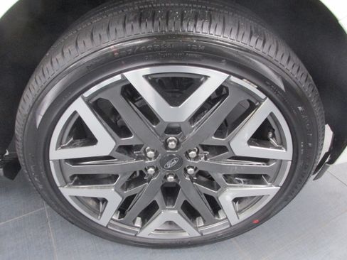 New 2025 Ford Expedition Platinum w/ Platinum Ultimate Package image 10