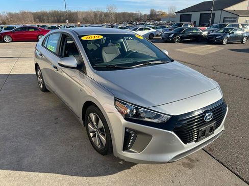 Used 2019 Hyundai Ioniq Plug-In Hybrid image 3