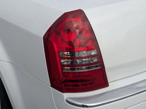 Used 2006 Chrysler 300 C w/ Protection Group II image 10