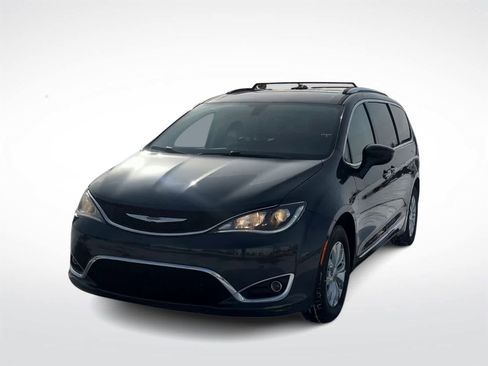 Used 2019 Chrysler Pacifica Touring-L image 4