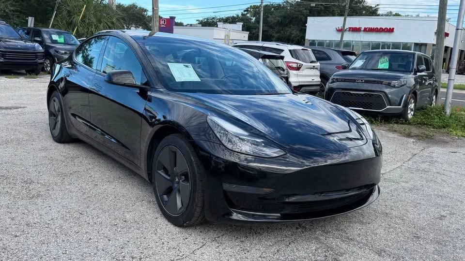 Used 2023 Tesla Model 3 Standard Range RWD image 1
