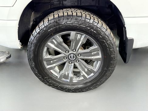 Used 2019 Nissan Titan SL w/ Chrome Package AWD/4WD image 36