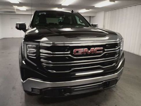 Used 2025 GMC Sierra 1500 SLT image 3