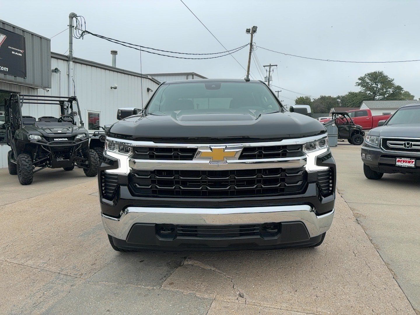 Used 2023 Chevrolet Silverado 1500 LT AWD/4WD image 3
