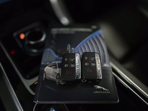 Used 2017 Jaguar XF R-Sport image 41