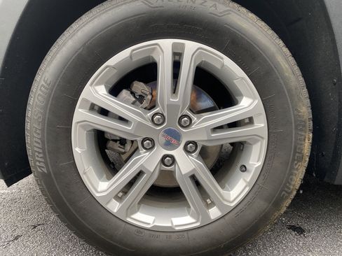 Used 2024 GMC Terrain SLE image 40