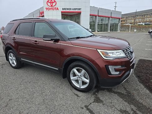 Used 2016 Ford Explorer XLT w/ Equipment Group 201A image 3