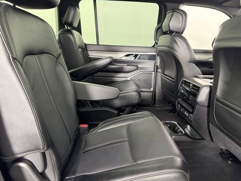 Used 2024 Jeep Wagoneer Series II image 33