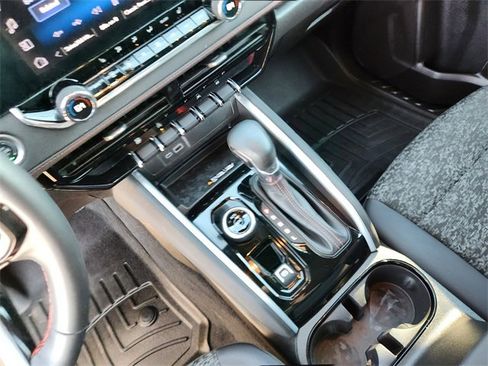 Used 2025 Chevrolet Colorado Z71 image 19