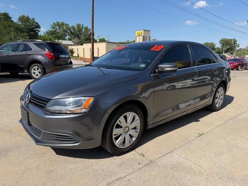 Used 2013 Volkswagen Jetta SE FWD image 3