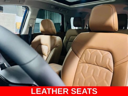 New 2026 Nissan Pathfinder Platinum FWD image 3
