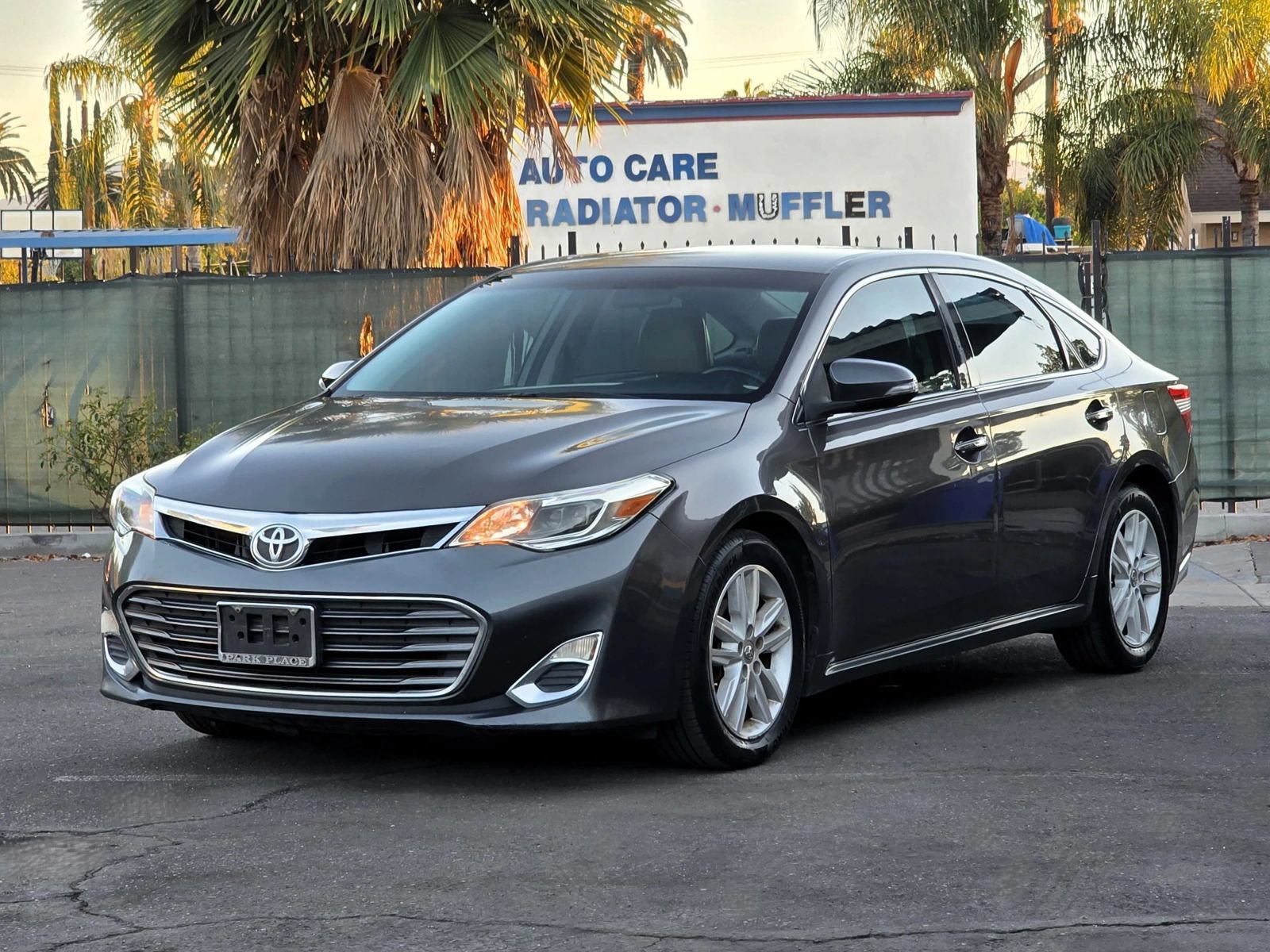 Used 2013 Toyota Avalon XLE FWD image 1