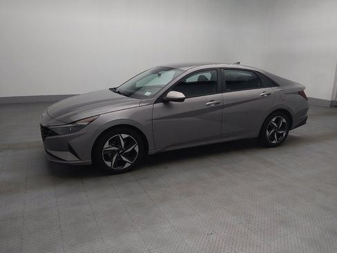 Used 2023 Hyundai Elantra SEL w/ Convenience Package FWD image 2
