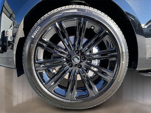New 2025 Land Rover Range Rover SE image 12