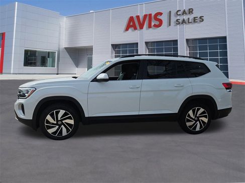 Used 2025 Volkswagen Atlas SE image 2