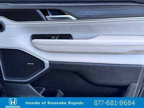 Used 2024 Jeep Wagoneer L Series II w/ Flexible Seating Group image 27