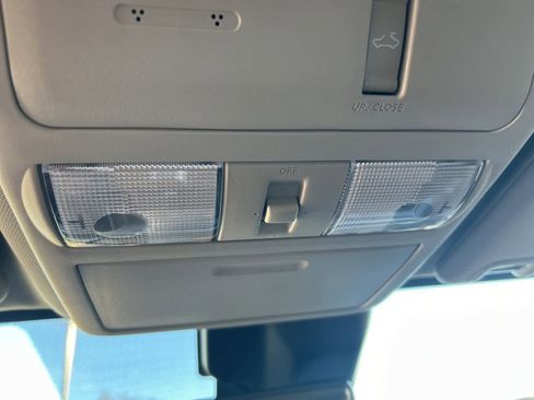 Used 2024 Nissan Frontier SL image 44