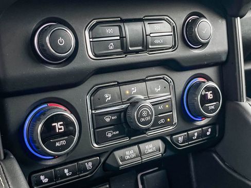 Used 2023 Chevrolet Suburban Premier image 27