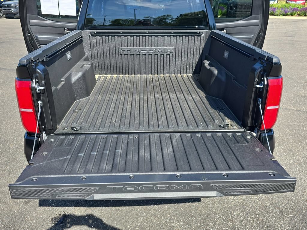 Used 2025 Toyota Tacoma TRD Sport AWD/4WD image 14