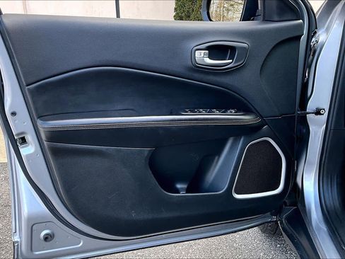 Used 2018 Jeep Compass Latitude w/ Cold Weather Group image 21