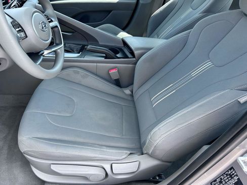 Used 2023 Hyundai Elantra SEL FWD image 7
